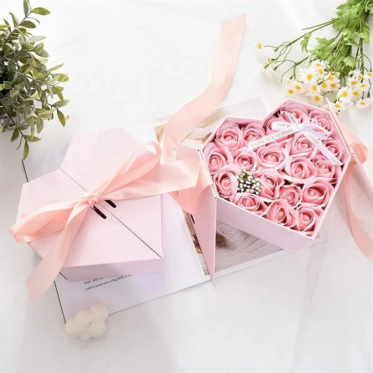Luxury Pink Heart-shaped Rose Gift Box