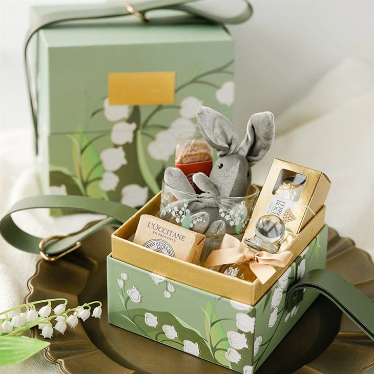 green premium paper gift box