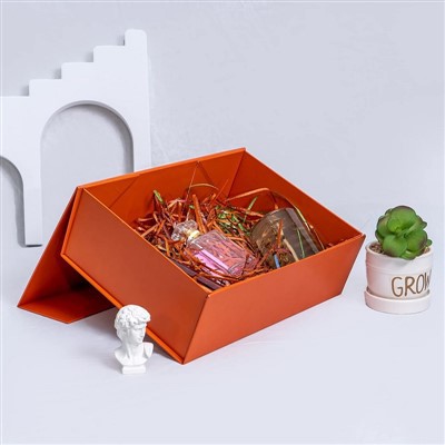 Folding Box with Magnetic Closure